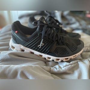 On Cloud cloudswift size 8 women’s black running shoes
